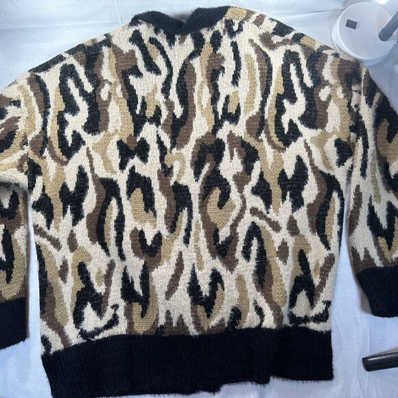 On Blue oversized cardigan sweater Womens M Abstract Animal Print - Picture 9 of 10
